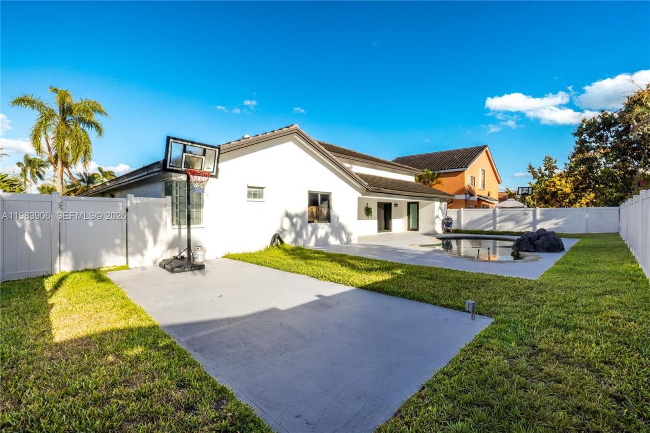 930 NW 197th Ave, Pembroke Pines, FL 33029 Photo