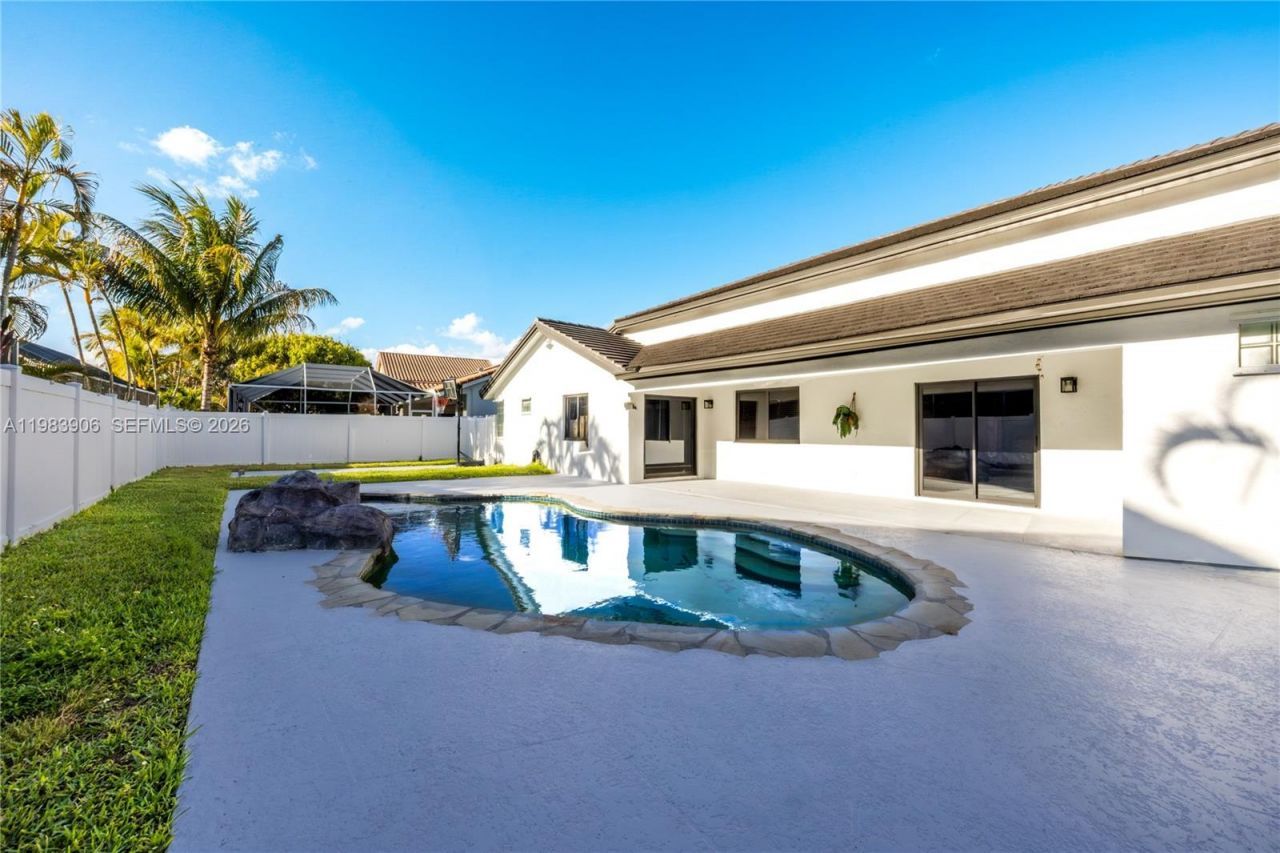 930 NW 197th Ave, Pembroke Pines, FL 33029 Photo