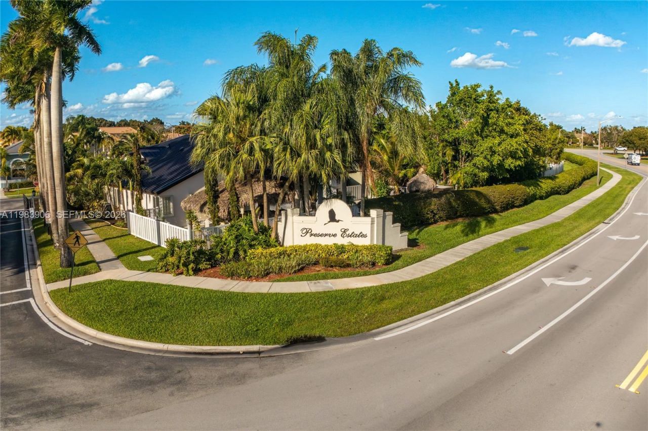 930 NW 197th Ave , Pembroke Pines, FL 33029 Photo