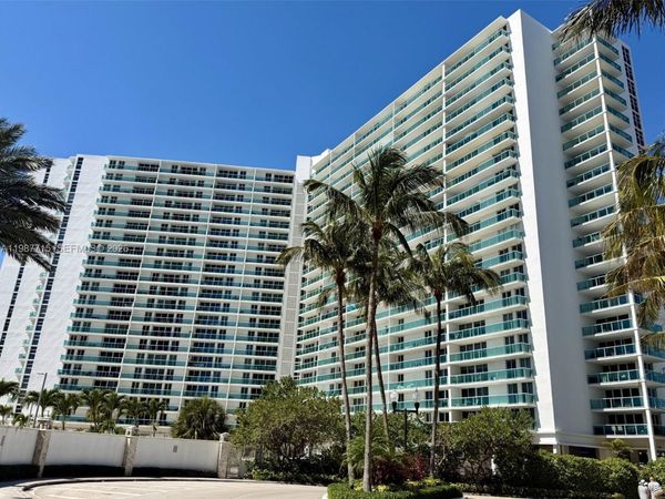 100 Bayview Dr, Unit 528, Sunny Isles Beach, FL 33160