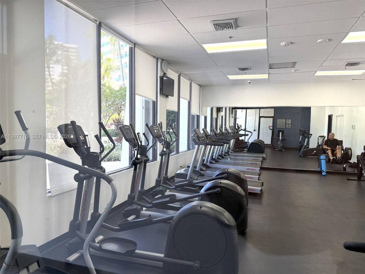 100 Bayview Dr, Unit 528, Sunny Isles Beach, FL 33160 Photo