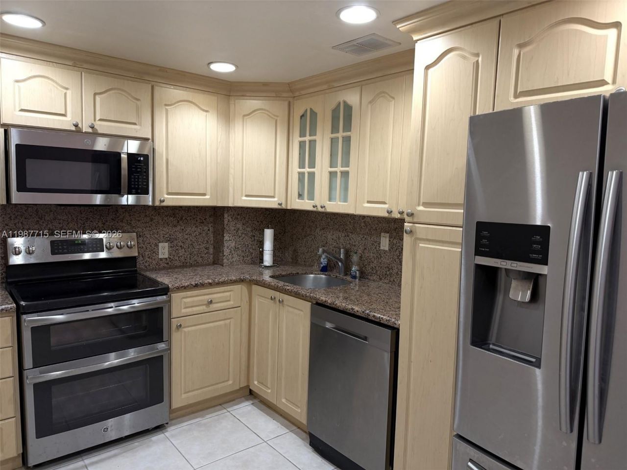 100 Bayview Dr, Unit 528, Sunny Isles Beach, FL 33160 Photo