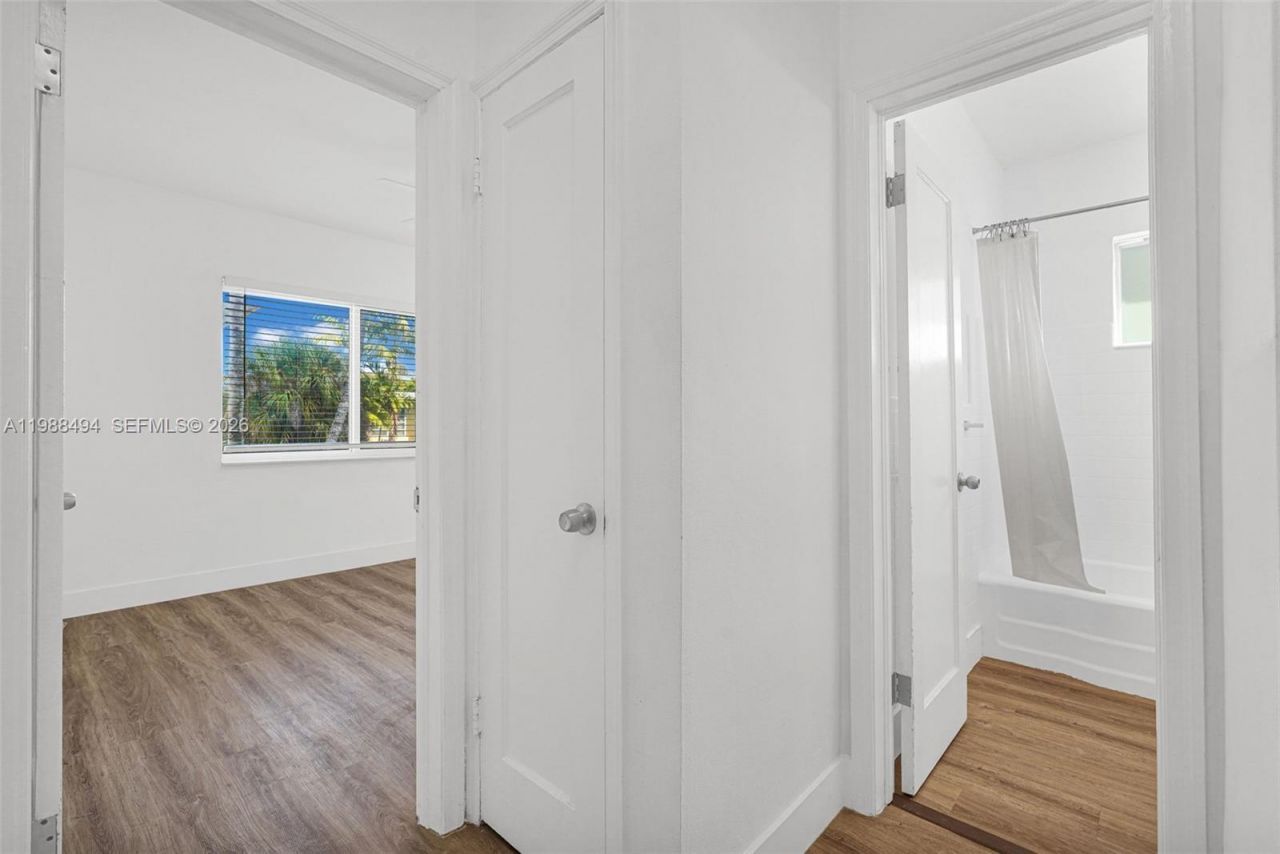 319 80th St, Unit 8, Miami Beach, FL 33141 Photo