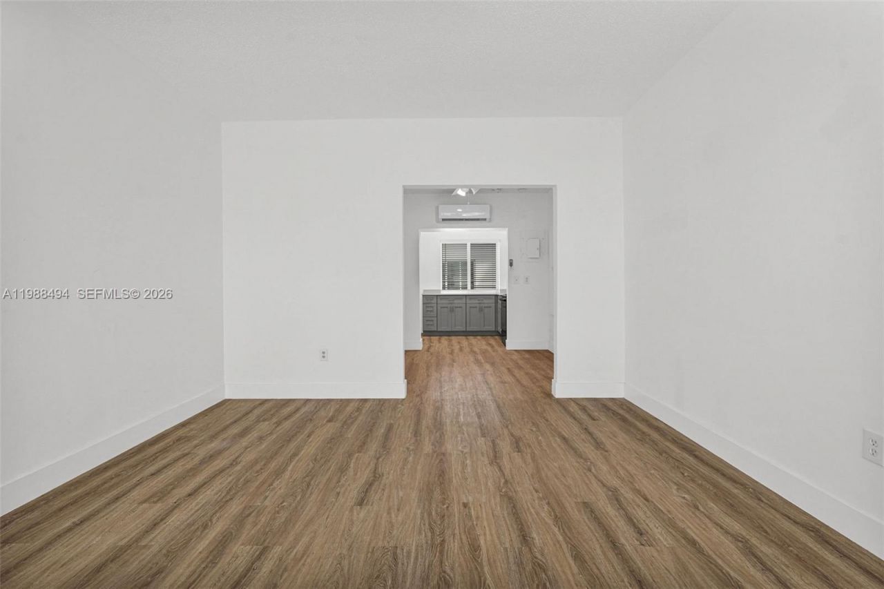 319 80th St, Unit 8, Miami Beach, FL 33141 Photo