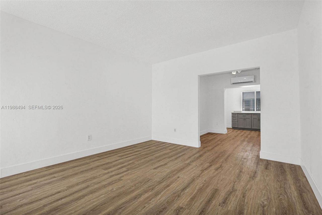 319 80th St, Unit 8, Miami Beach, FL 33141 Photo