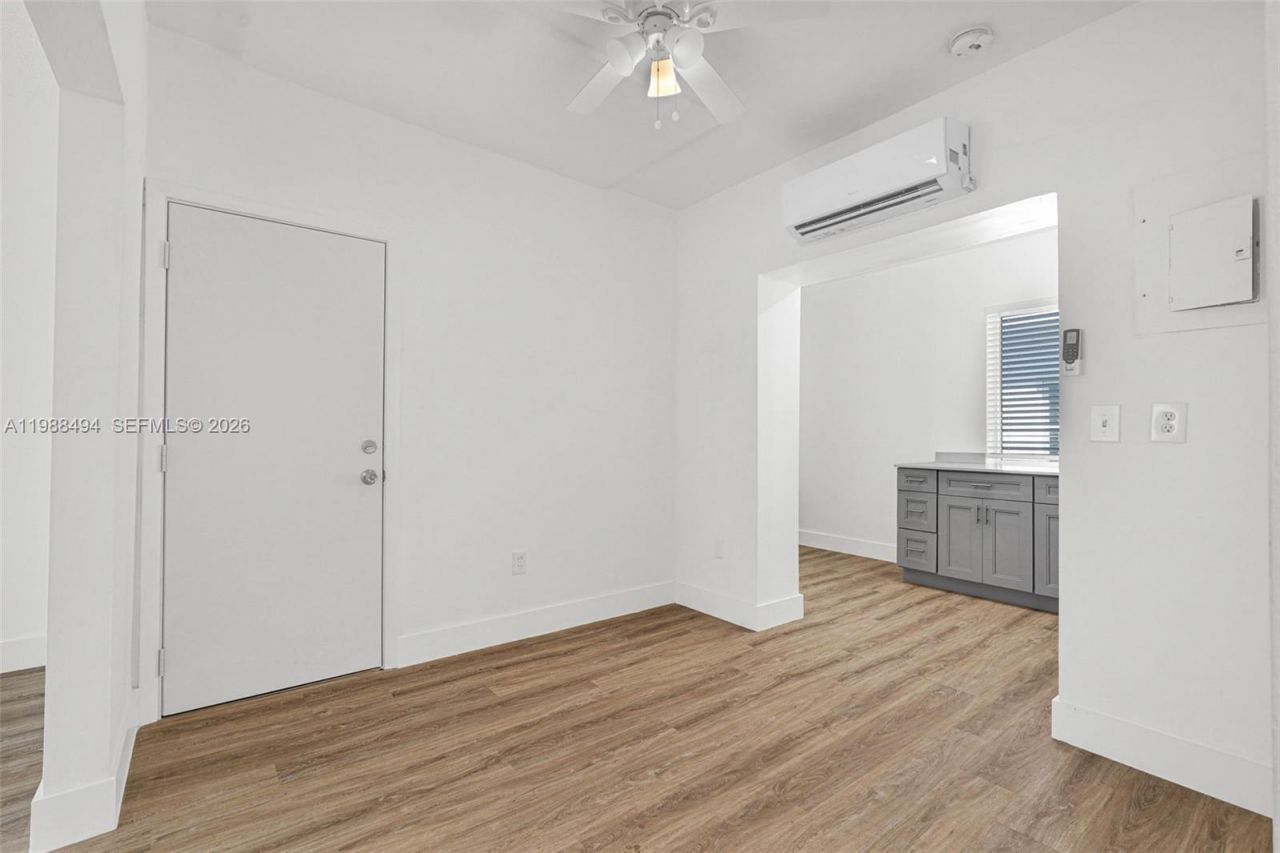 319 80th St, Unit 8, Miami Beach, FL 33141 Photo