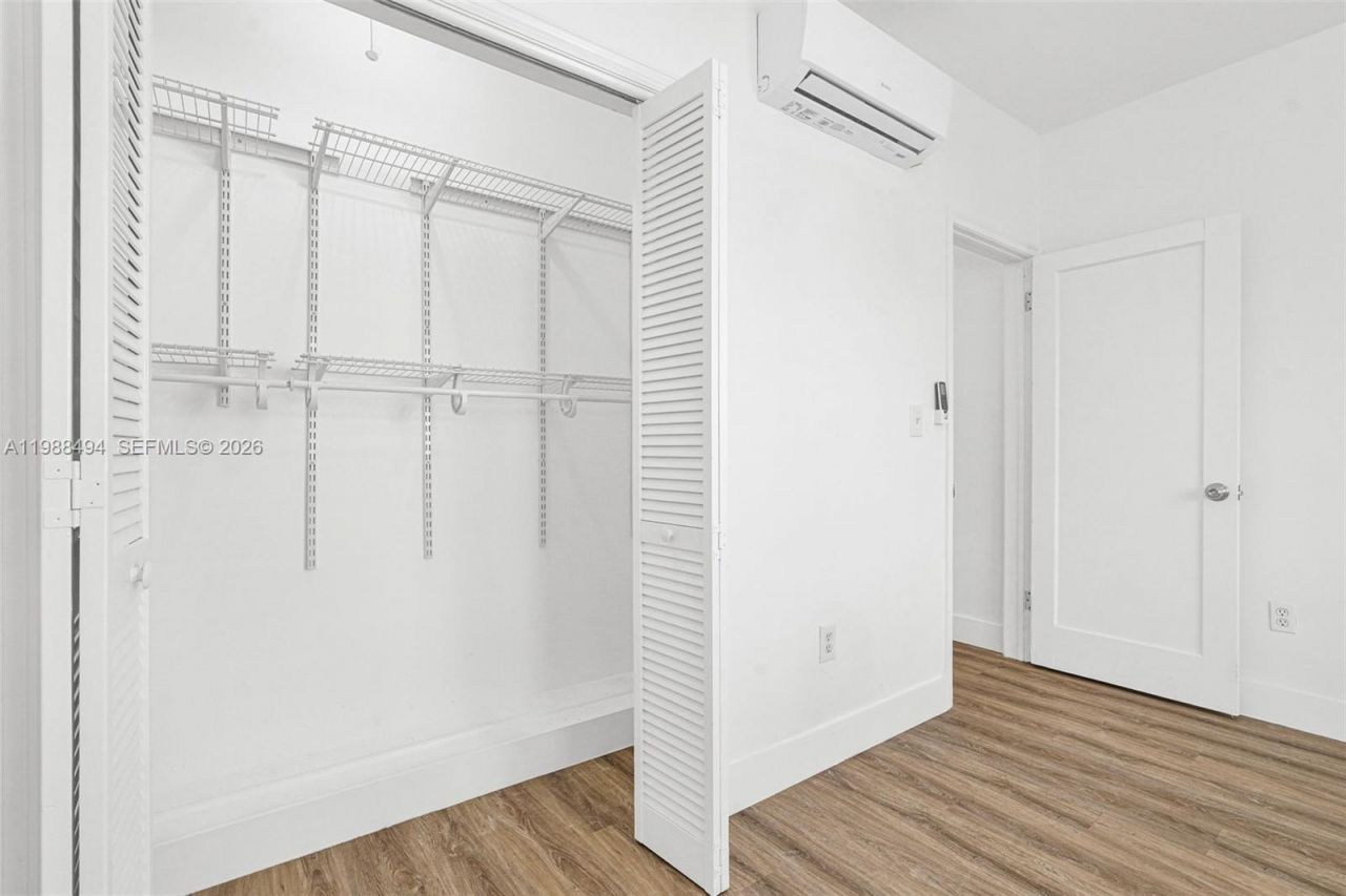 319 80th St, Unit 8, Miami Beach, FL 33141 Photo