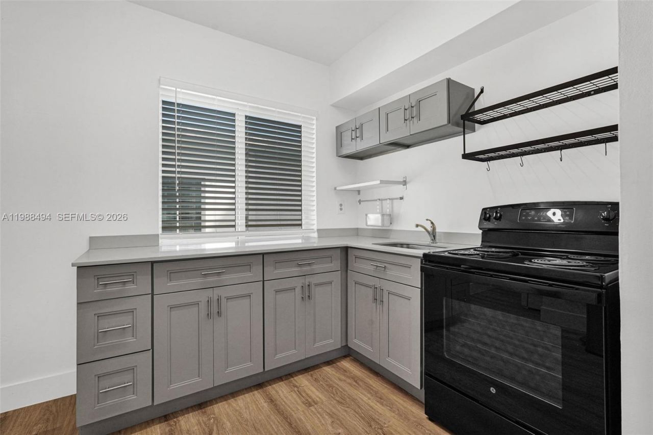 319 80th St, Unit 8, Miami Beach, FL 33141 Photo