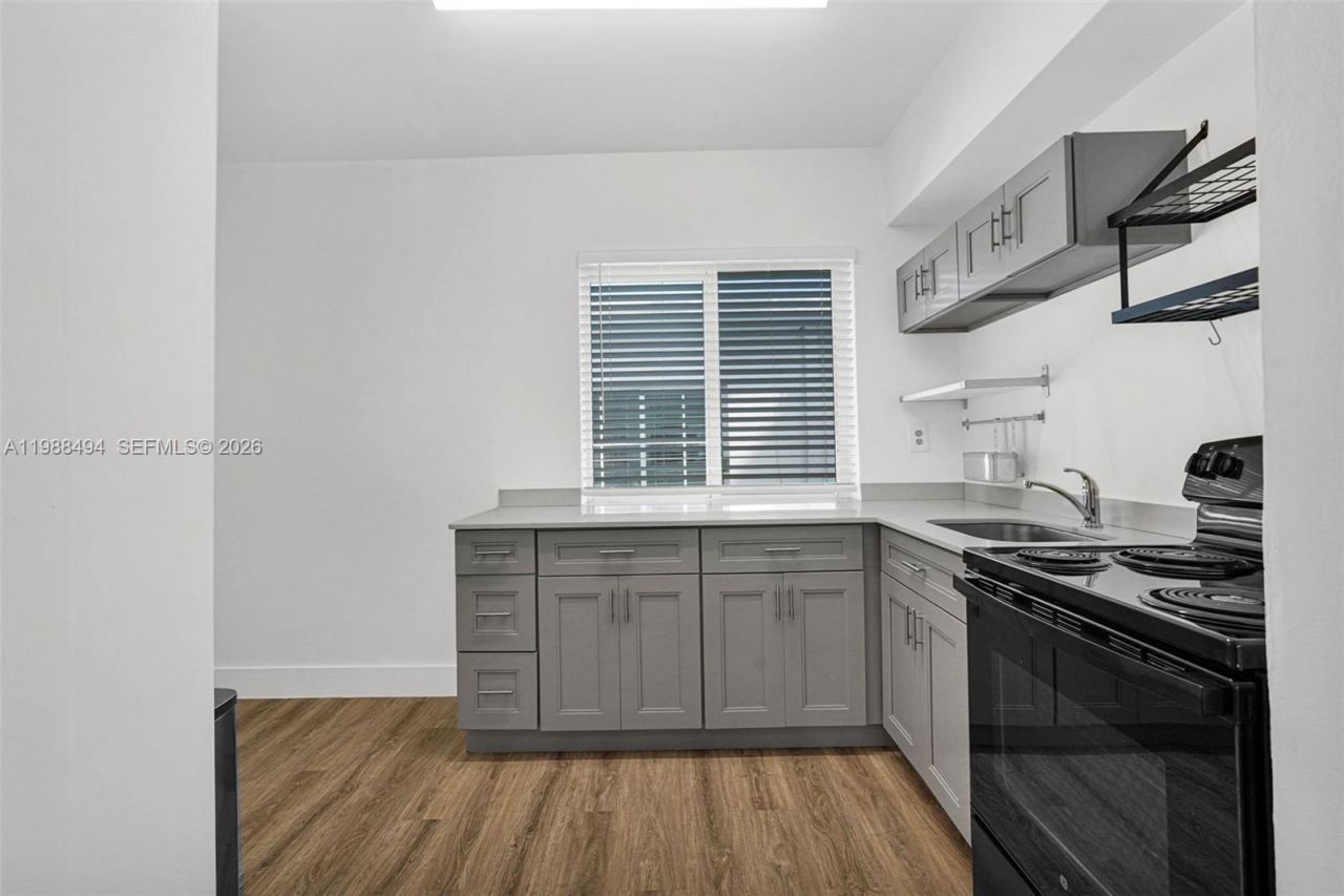 319 80th St, Unit 8, Miami Beach, FL 33141 Photo