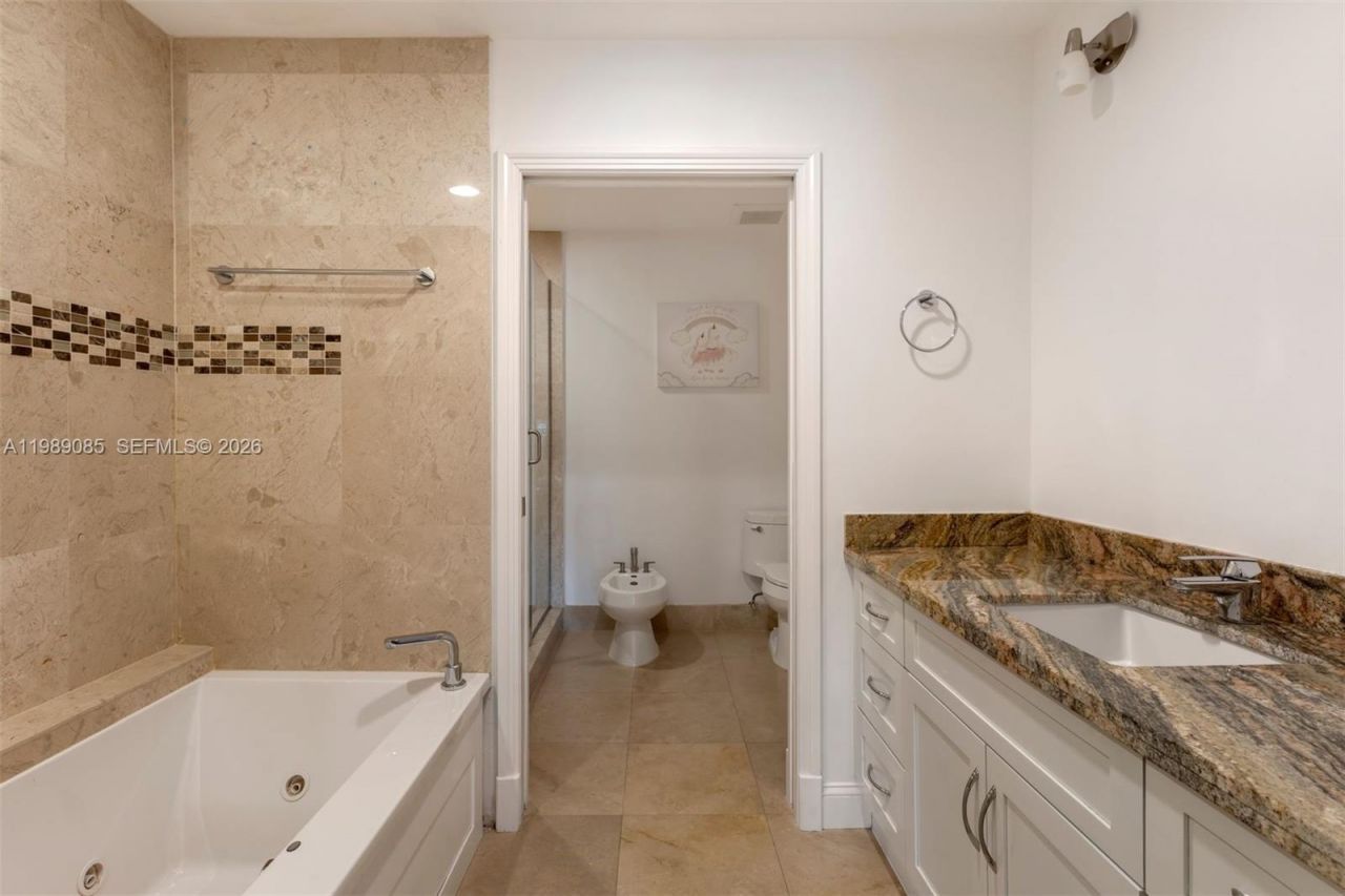 1566 NE Quayside Ter , Unit D14, Miami, FL 33138 Photo