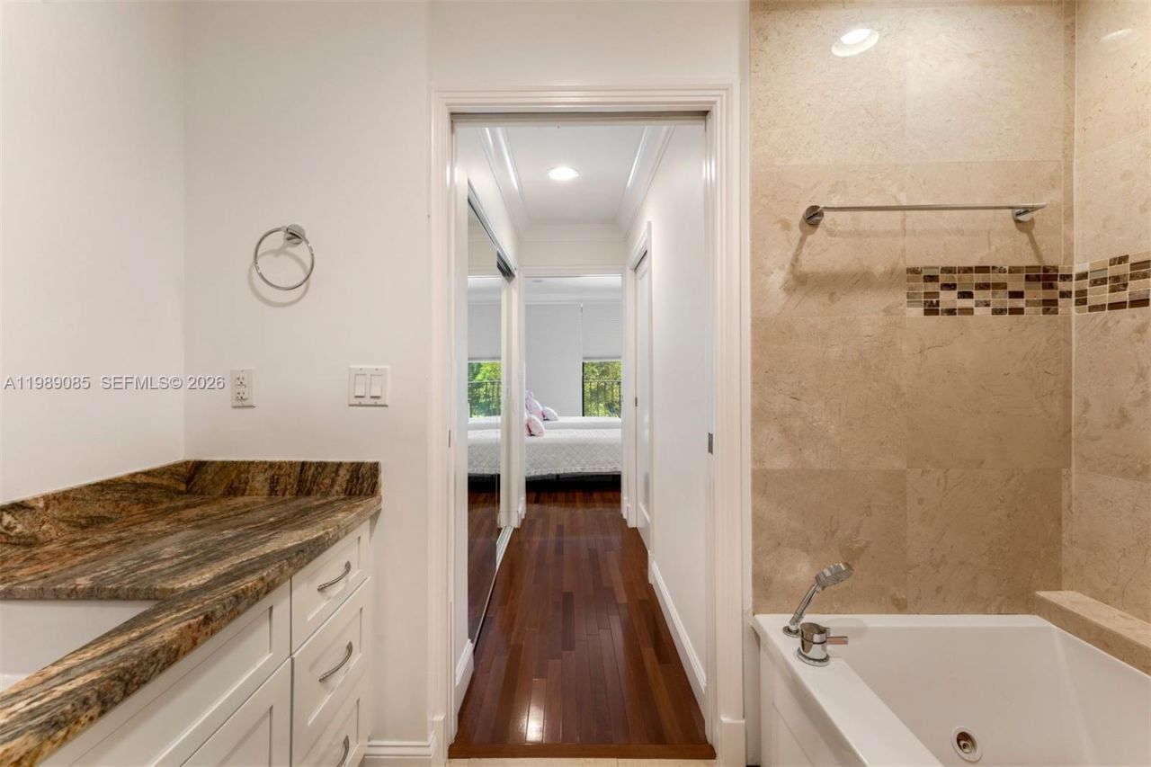 1566 NE Quayside Ter , Unit D14, Miami, FL 33138 Photo