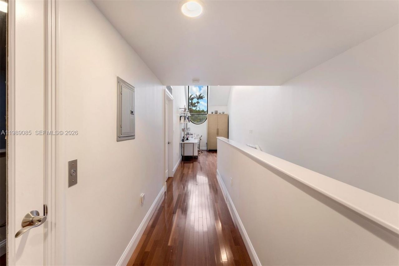 1566 NE Quayside Ter , Unit D14, Miami, FL 33138 Photo