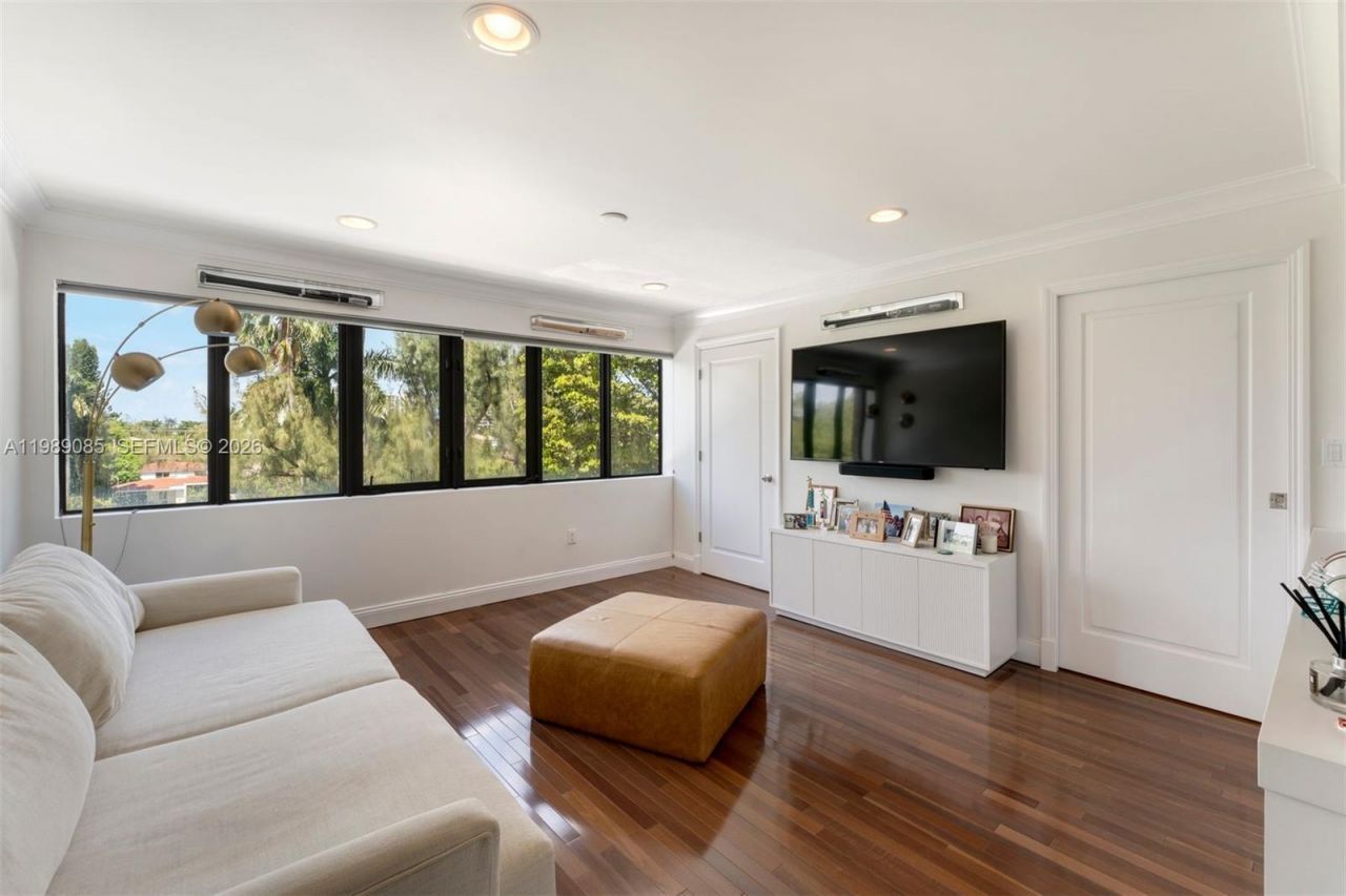 1566 NE Quayside Ter , Unit D14, Miami, FL 33138 Photo