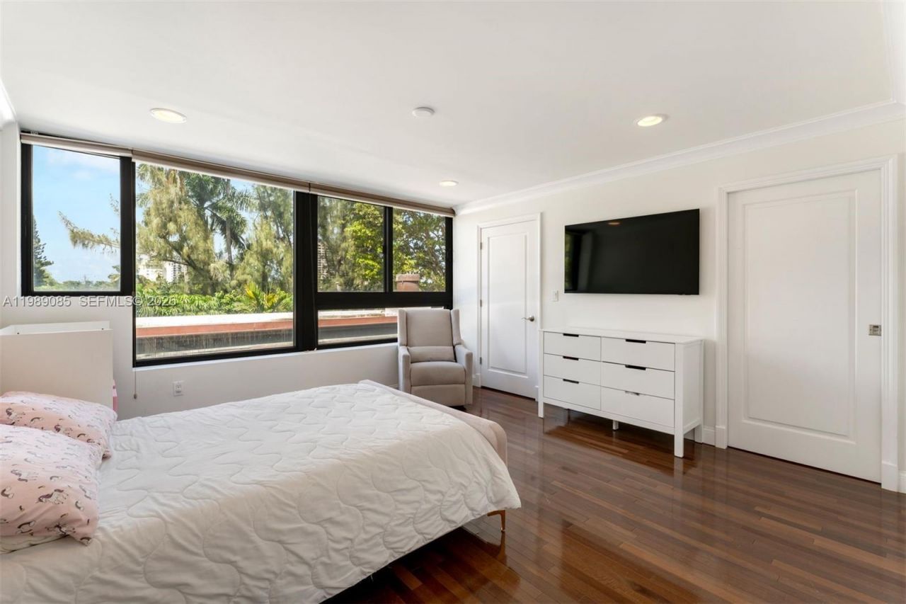 1566 NE Quayside Ter , Unit D14, Miami, FL 33138 Photo