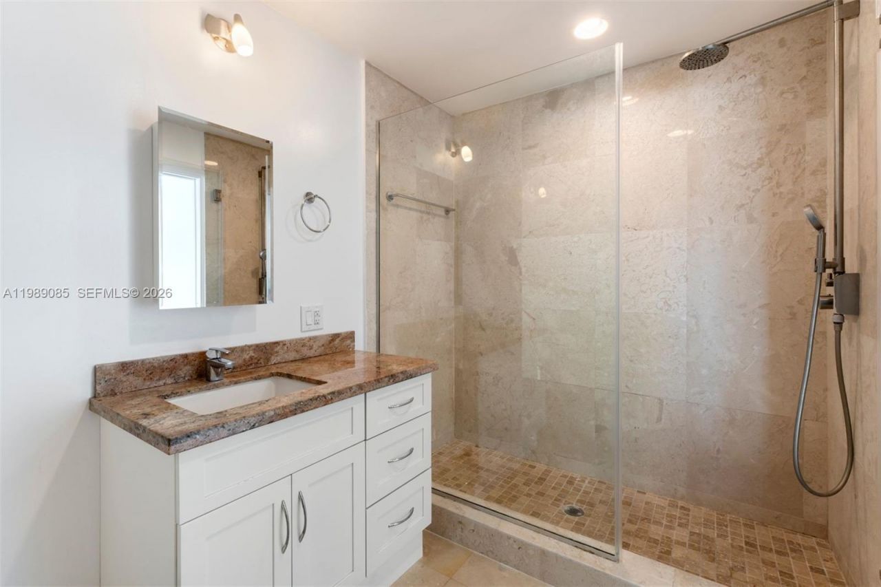 1566 NE Quayside Ter , Unit D14, Miami, FL 33138 Photo