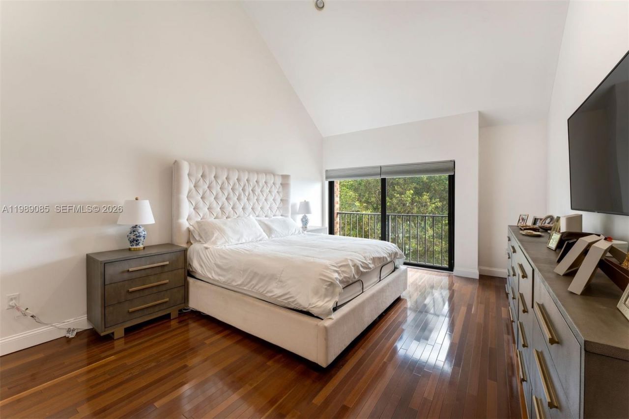 1566 NE Quayside Ter , Unit D14, Miami, FL 33138 Photo