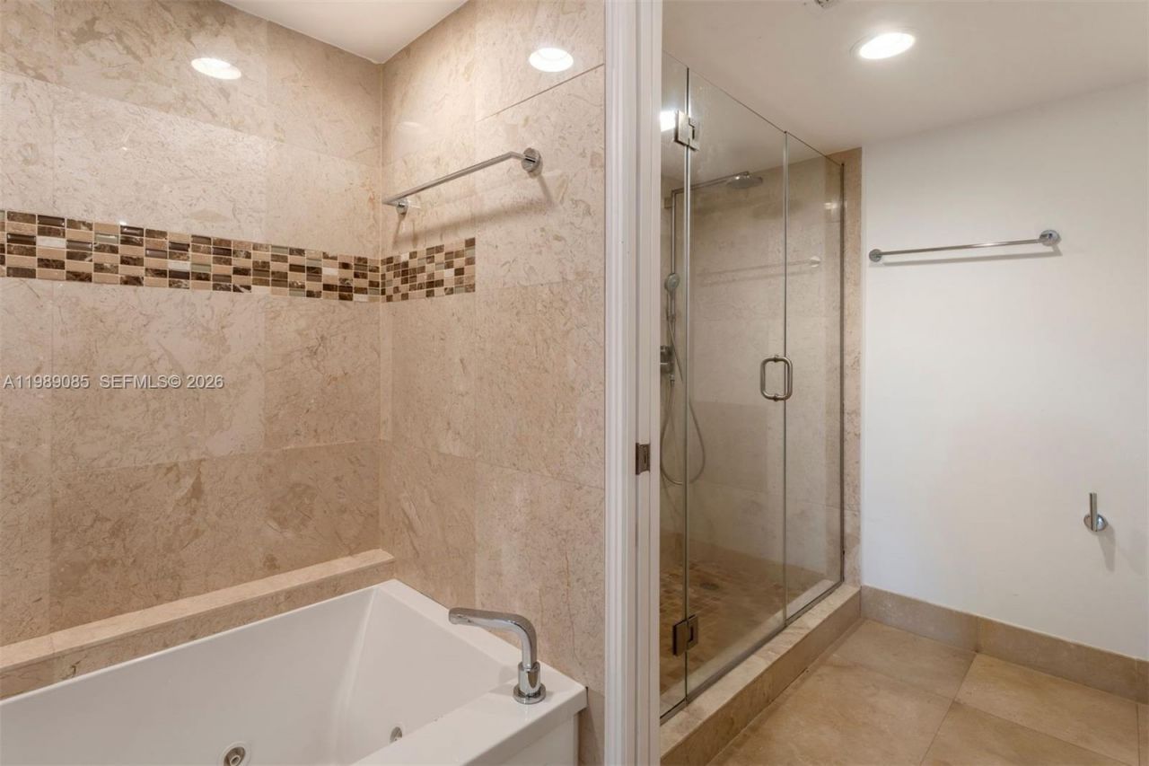 1566 NE Quayside Ter , Unit D14, Miami, FL 33138 Photo