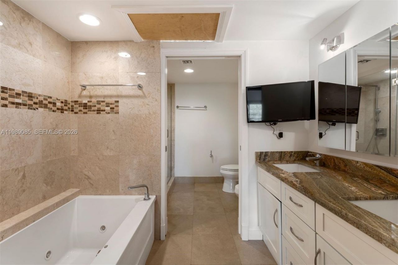 1566 NE Quayside Ter , Unit D14, Miami, FL 33138 Photo