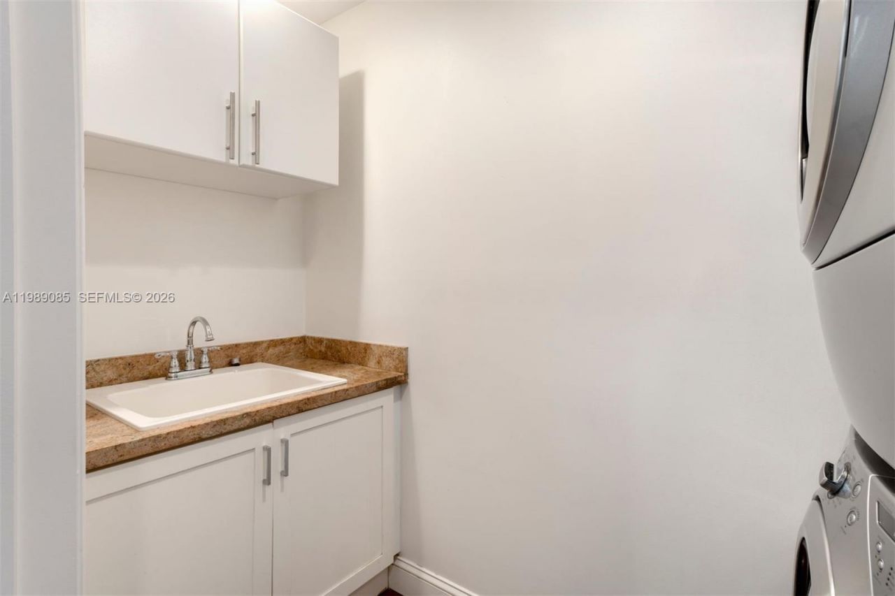 1566 NE Quayside Ter , Unit D14, Miami, FL 33138 Photo