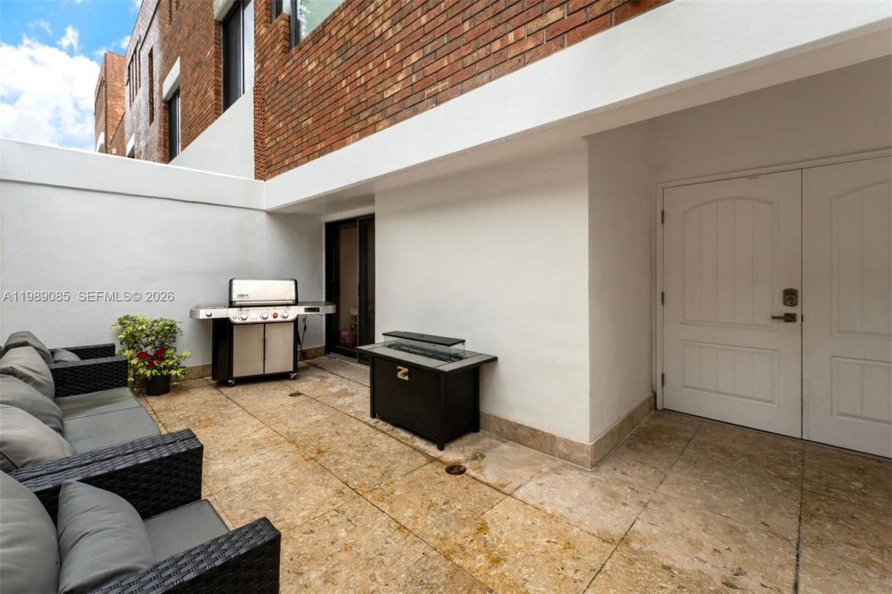 1566 NE Quayside Ter , Unit D14, Miami, FL 33138 Photo