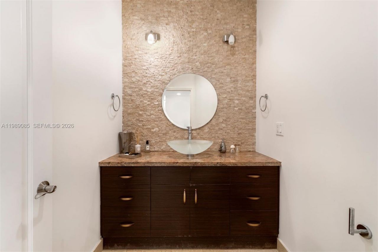 1566 NE Quayside Ter , Unit D14, Miami, FL 33138 Photo