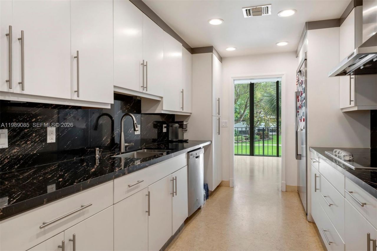 1566 NE Quayside Ter , Unit D14, Miami, FL 33138 Photo