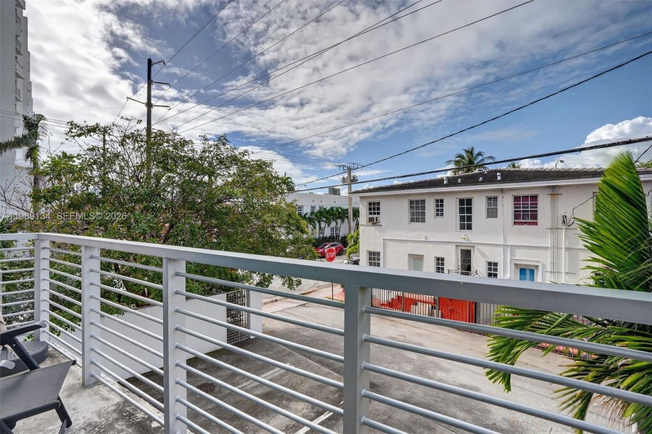 7700 Collins Ave , Unit 1, Miami Beach, FL 33141 Photo