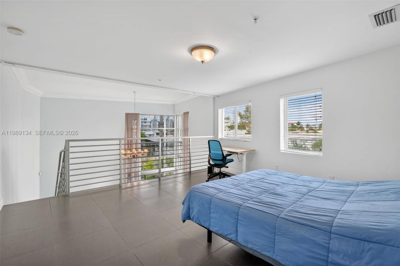 7700 Collins Ave , Unit 1, Miami Beach, FL 33141 Photo