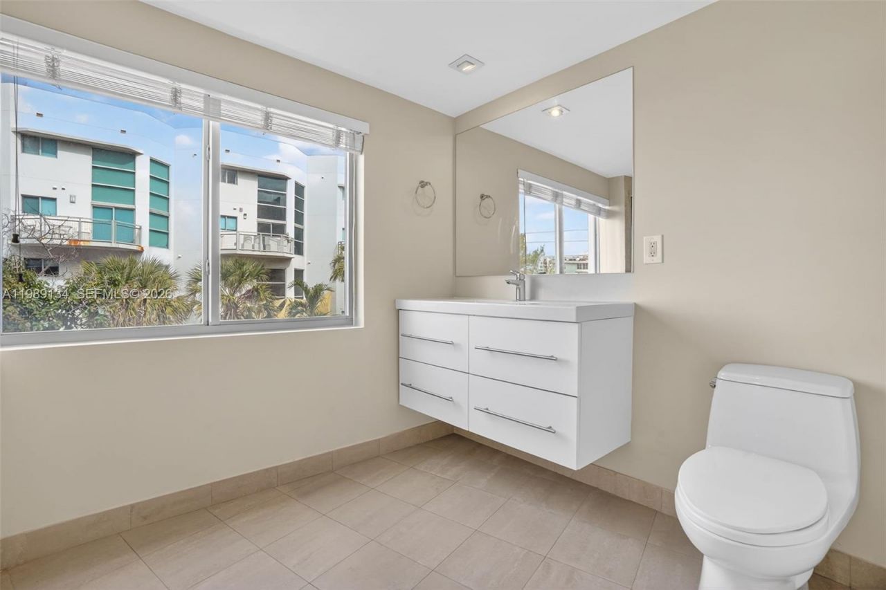 7700 Collins Ave , Unit 1, Miami Beach, FL 33141 Photo