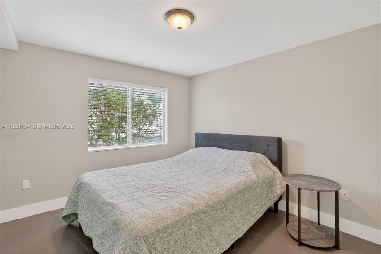 7700 Collins Ave , Unit 1, Miami Beach, FL 33141 Photo