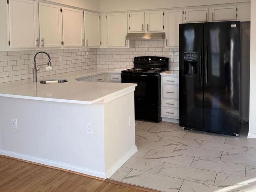 2401 W Rosecroft Village Circle, Oxon Hill, MD 20745 Main Photo