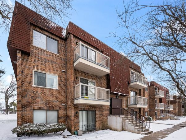 705 W Central Avenue , Unit A8, Mount Prospect, IL 60056