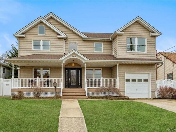 303 Sherbrooke Road , Lindenhurst, NY 11757