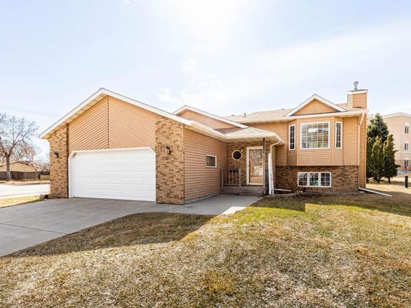 61 Fremont Drive S, Fargo, ND 58103