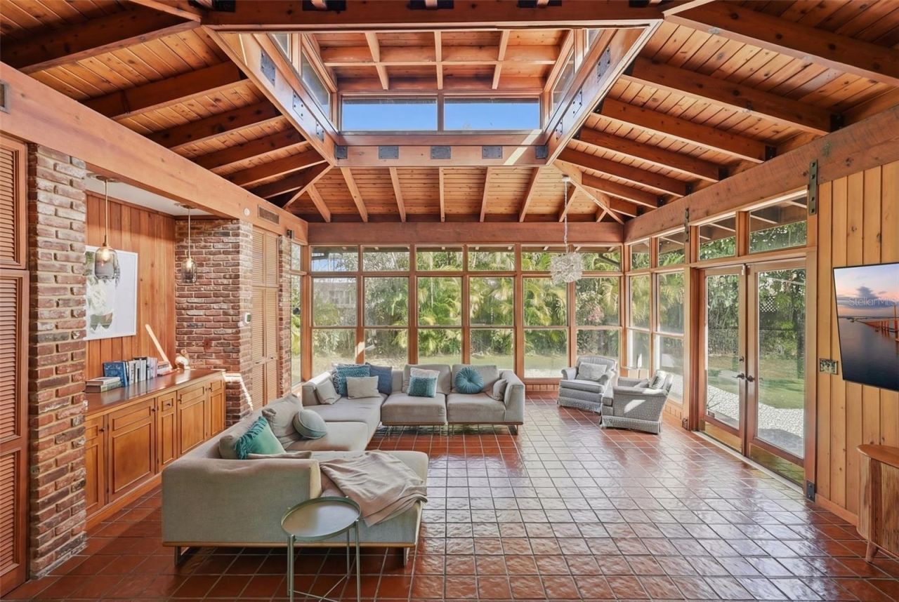 1239 43rd Avenue N, Saint Petersburg, FL 33703 Photo