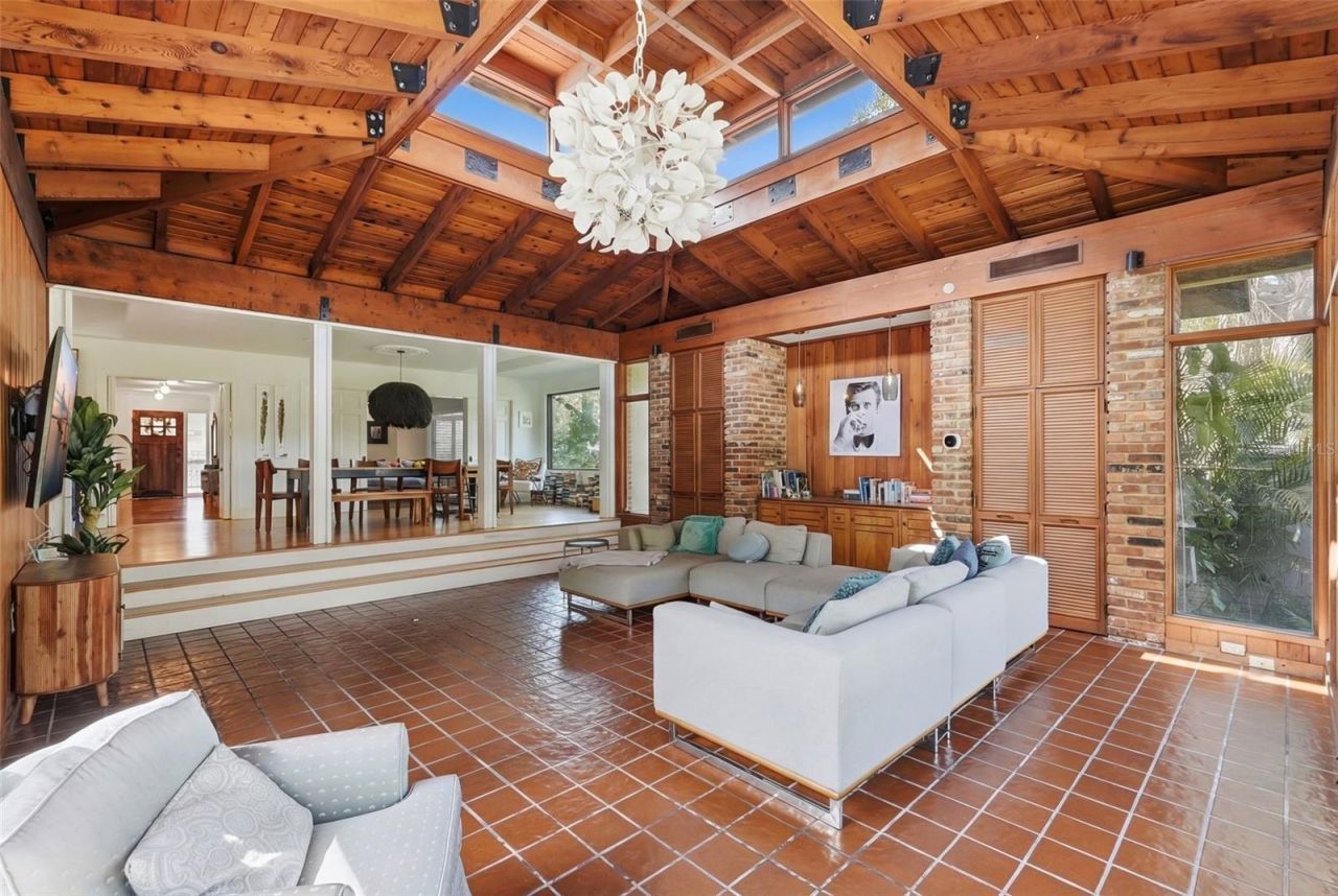 1239 43rd Avenue N, Saint Petersburg, FL 33703 Photo