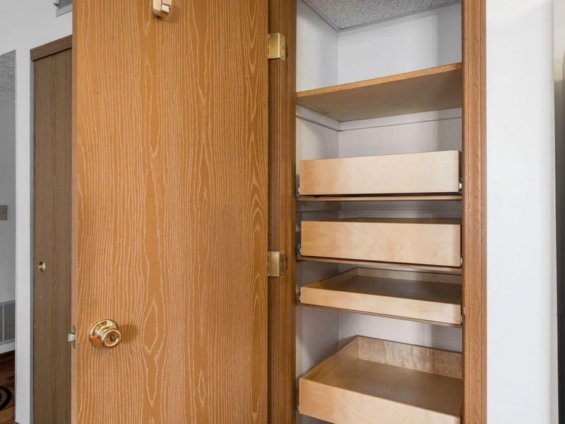 5885 Beechcroft Road, Unit 114, Columbus, OH 43229 Photo 15