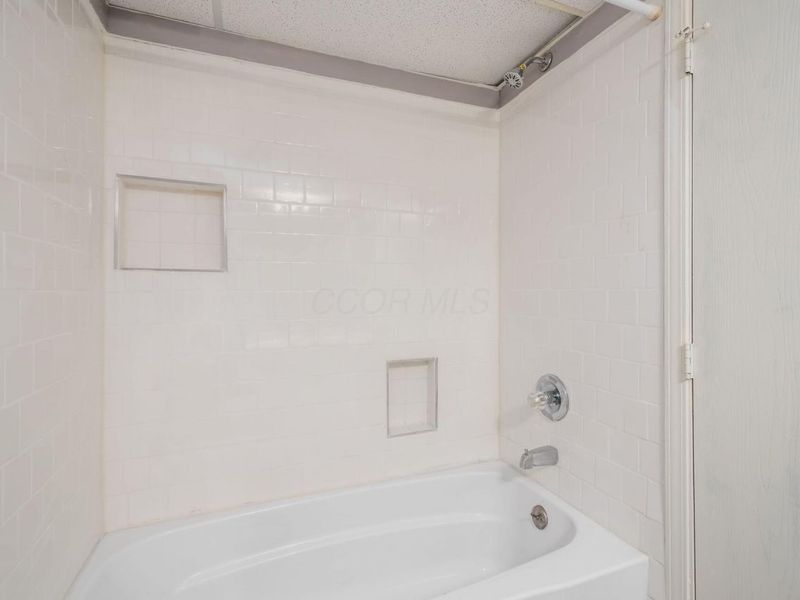 5885 Beechcroft Road, Unit 114, Columbus, OH 43229 Photo 19