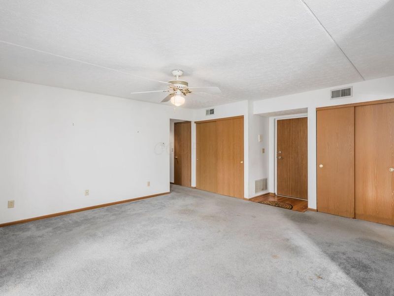 5885 Beechcroft Road, Unit 114, Columbus, OH 43229 Photo 5