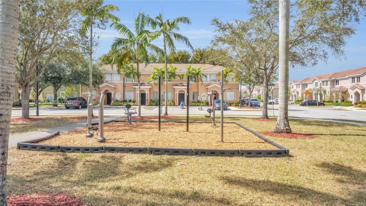 2342 SE 10th St, Unit ., Homestead, FL 33035 Photo