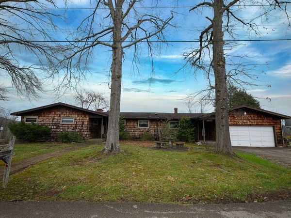 202 Valleyview Dr, Milton, WV 25541