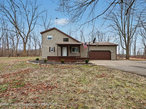 3161 Island Highway, Charlotte, MI 48813
