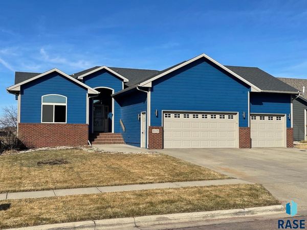 2021 S Haraldson Ave, Sioux Falls, SD 57106