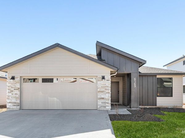 6569 W Plateau Creek Dr, Meridian, ID 83646