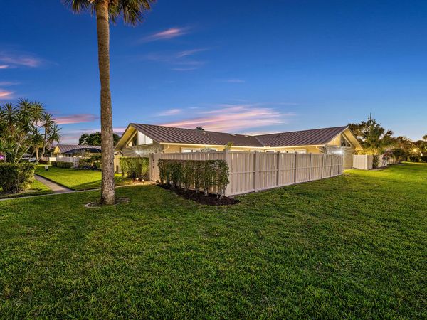 5537 Eagle Lake Drive, Palm Beach Gardens, FL 33418