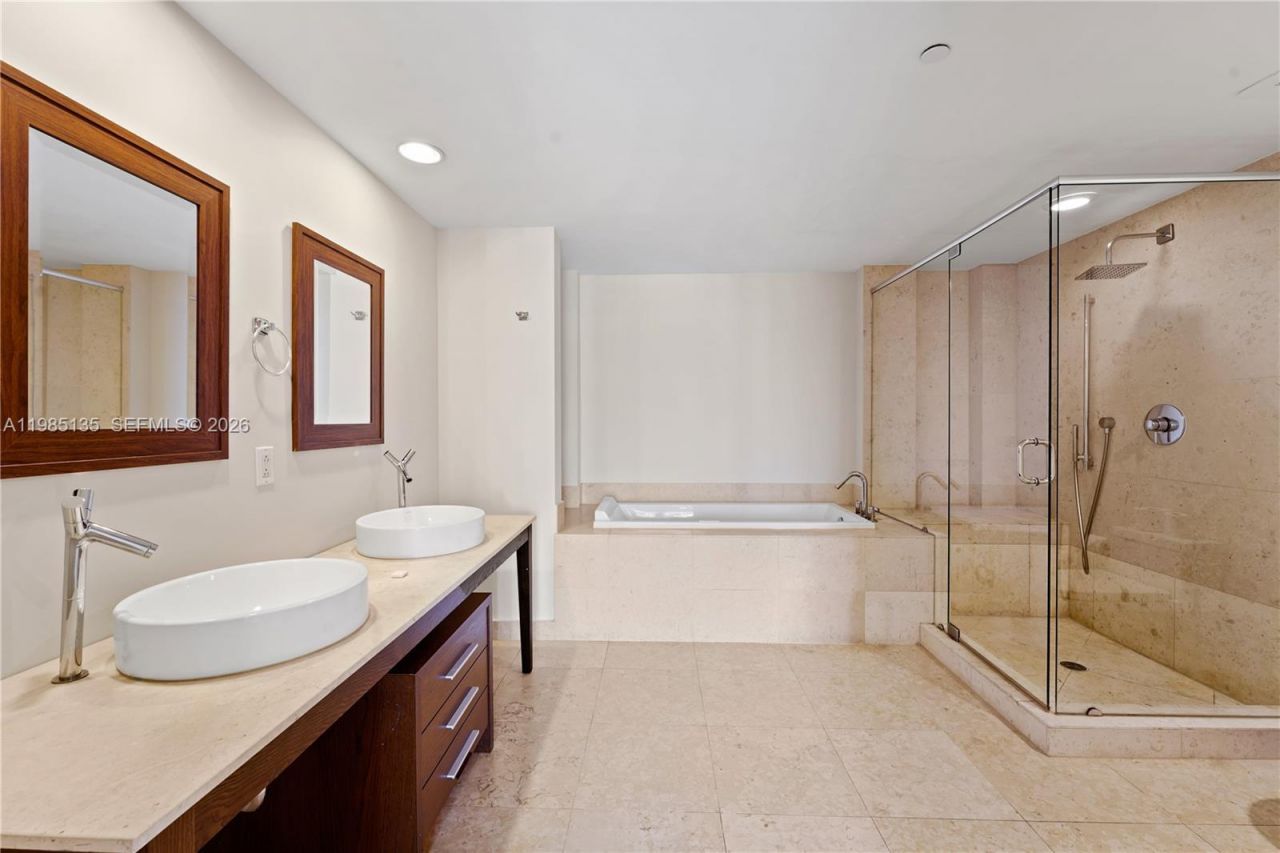 495 Brickell Ave , Unit 3904, Miami, FL 33131 Photo