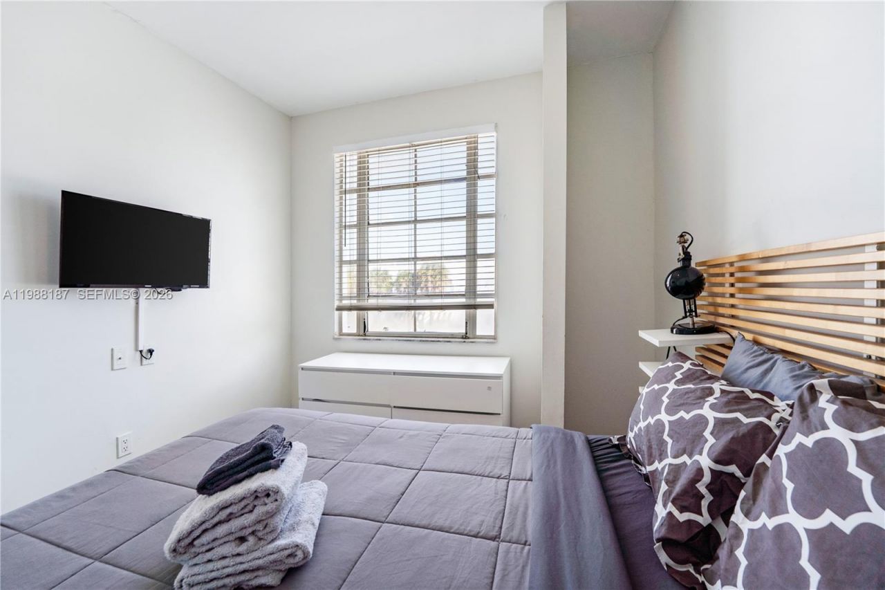 750 Collins Ave , Unit 302, Miami Beach, FL 33139 Photo