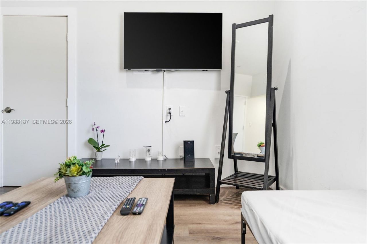 750 Collins Ave , Unit 302, Miami Beach, FL 33139 Photo