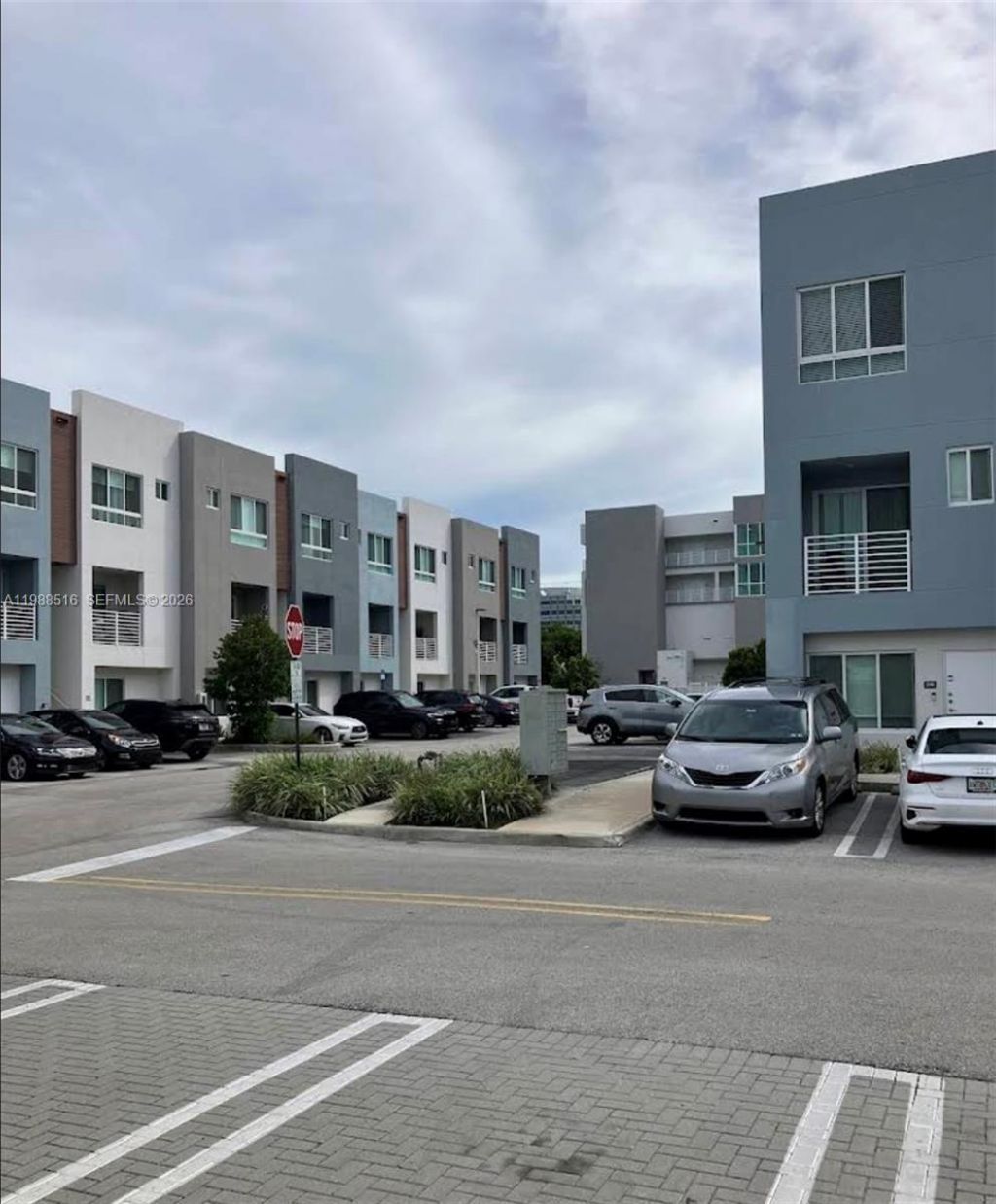 19380 NE 26th Ave , Unit 305, Miami, FL 33180 Photo