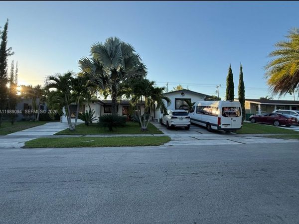 9495 Dominican Dr , Cutler Bay, FL 33189